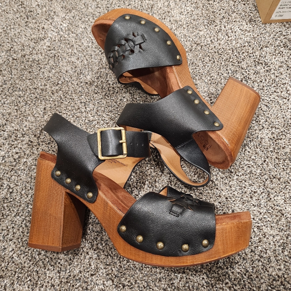 White Mountain Altheda Wood Clog Heel Sandal Black 8.5